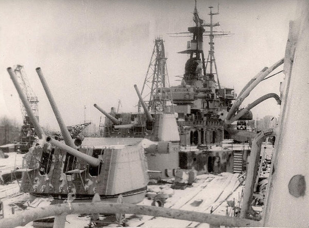 Крейсер Октябрьская революция