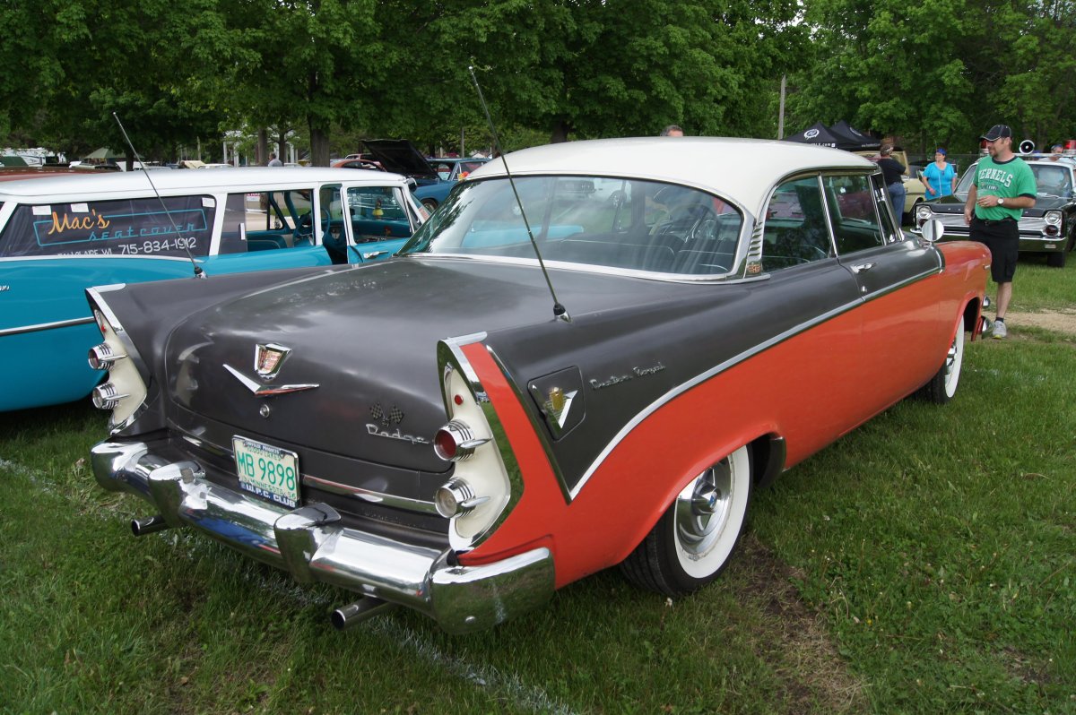 Додж Роял Лансер