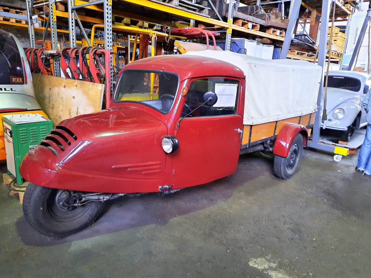 Голиаф трехколесный автомобиль