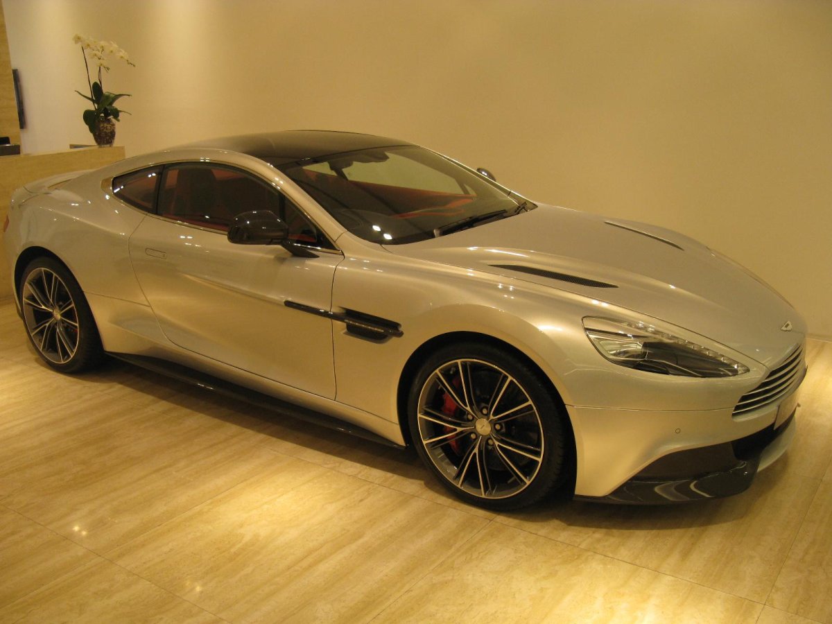 Aston Martin Vanquish 2000