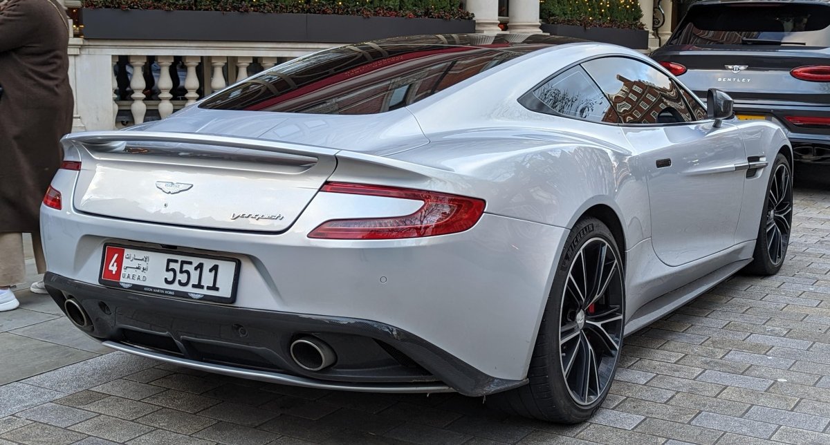 Aston Martin Vanquish 2023