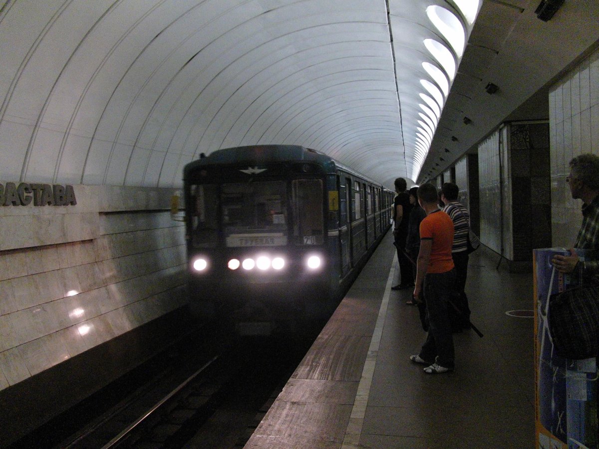 Станция метро Крестьянская застава