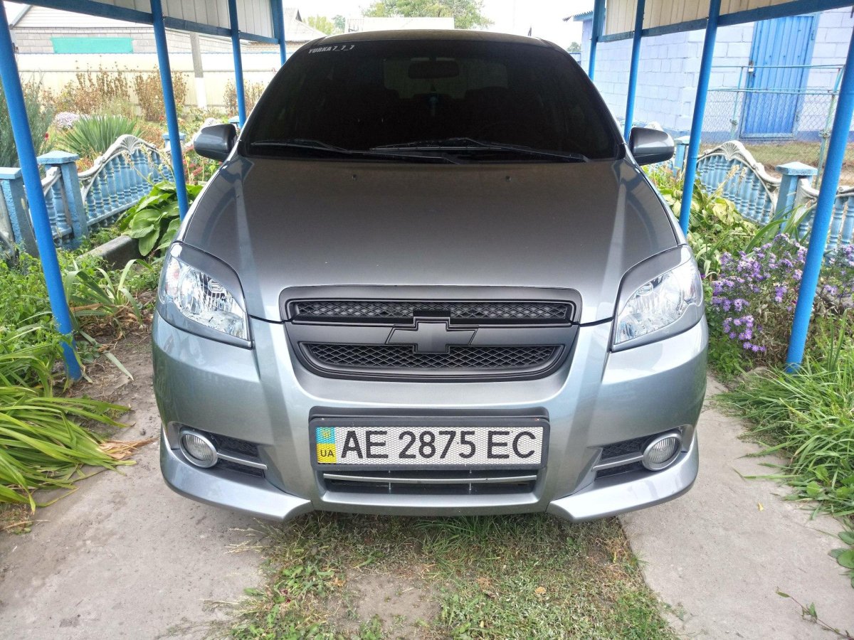 Chevrolet Aveo t250 черная решетка