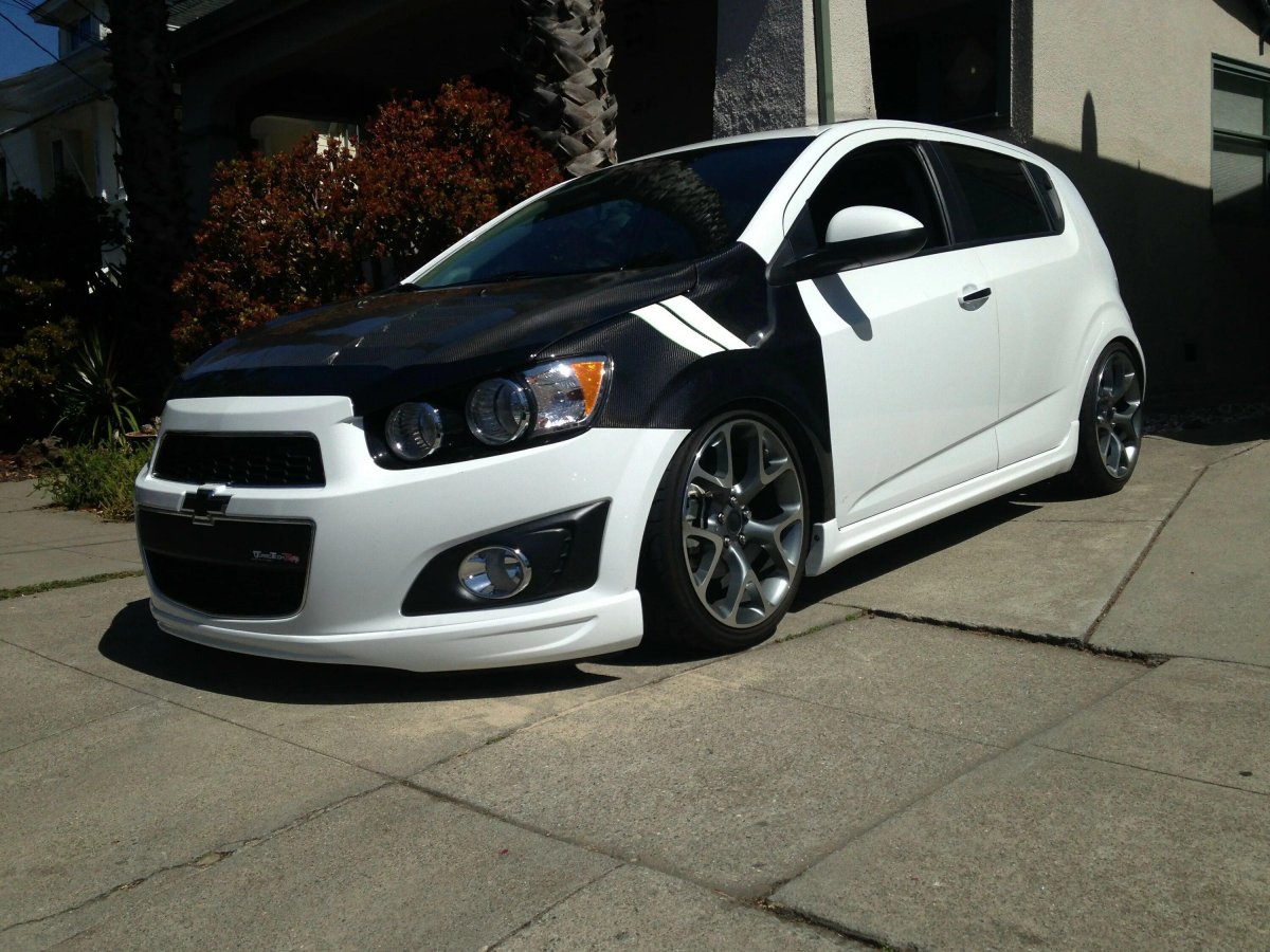 Шевроле Авео т300 хэтчбек черный