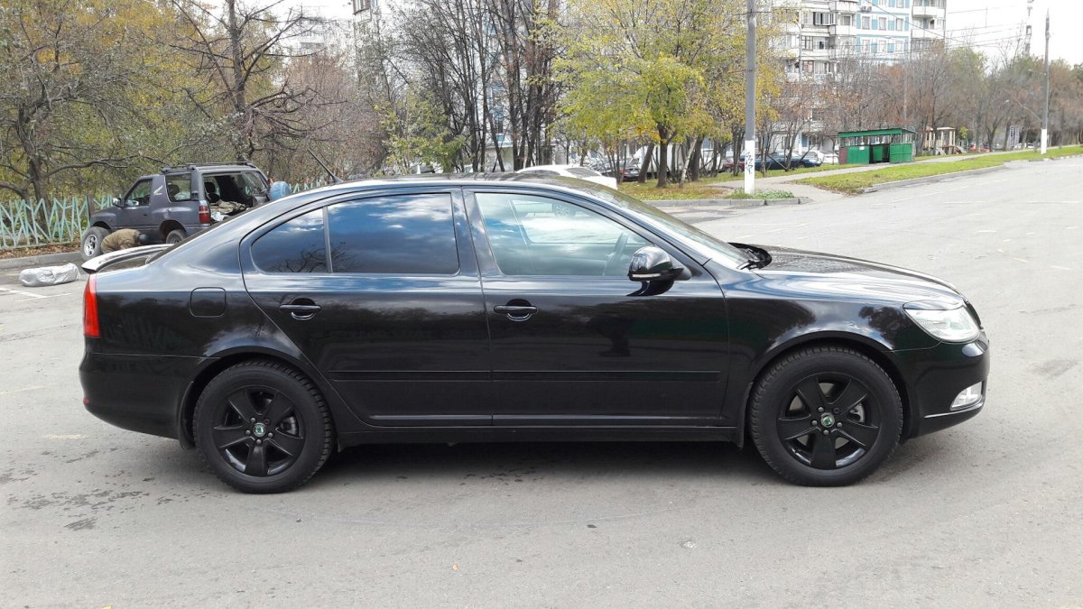 Шкода Октавия а5 черная