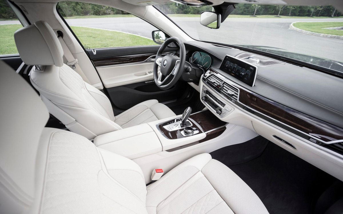 BMW 750i салон