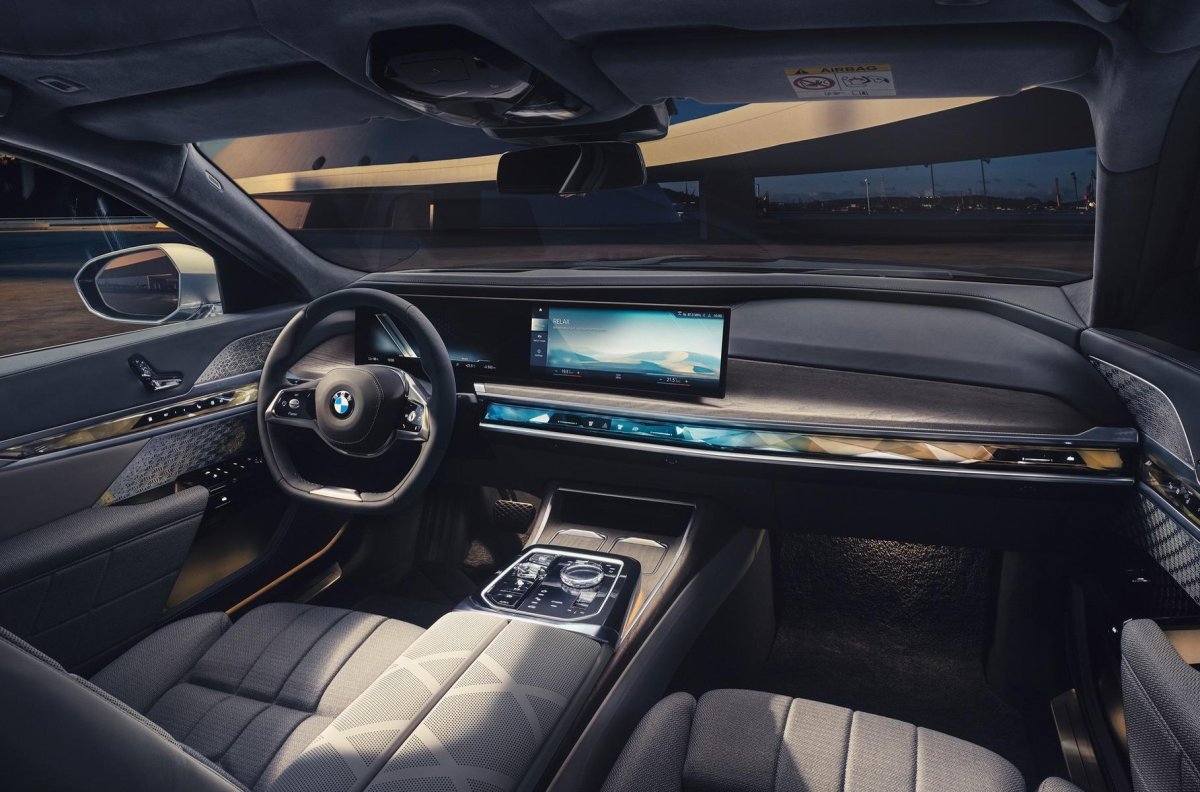 БМВ 7 2022 салон