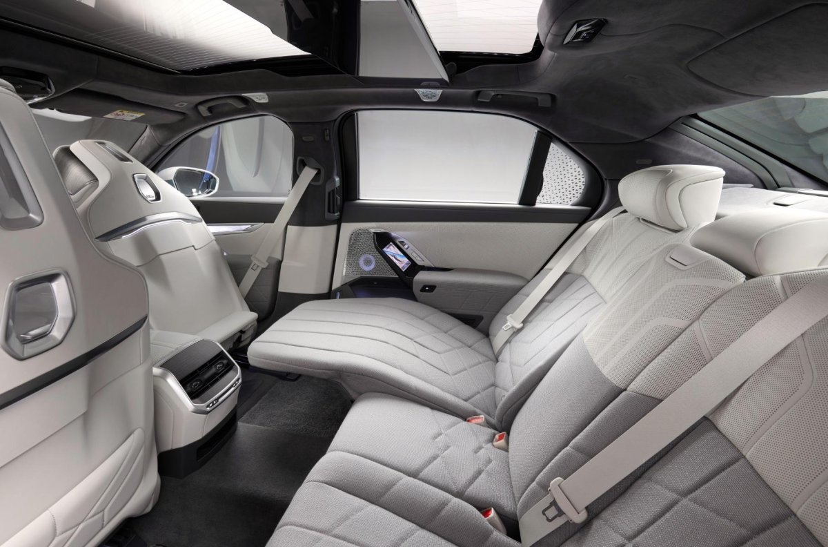 BMW 7 2022 салон