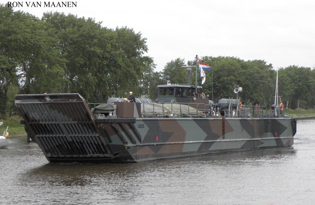 Десантный катер LCU 1610