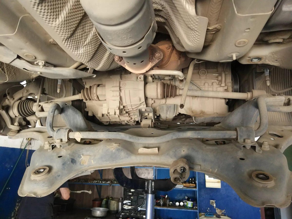 Киа Рио 3 снизу