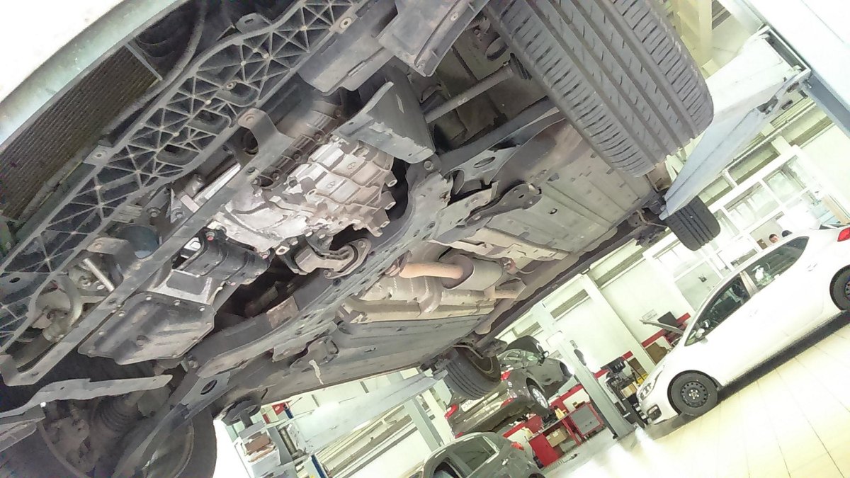 Kia Cerato 3 снизу