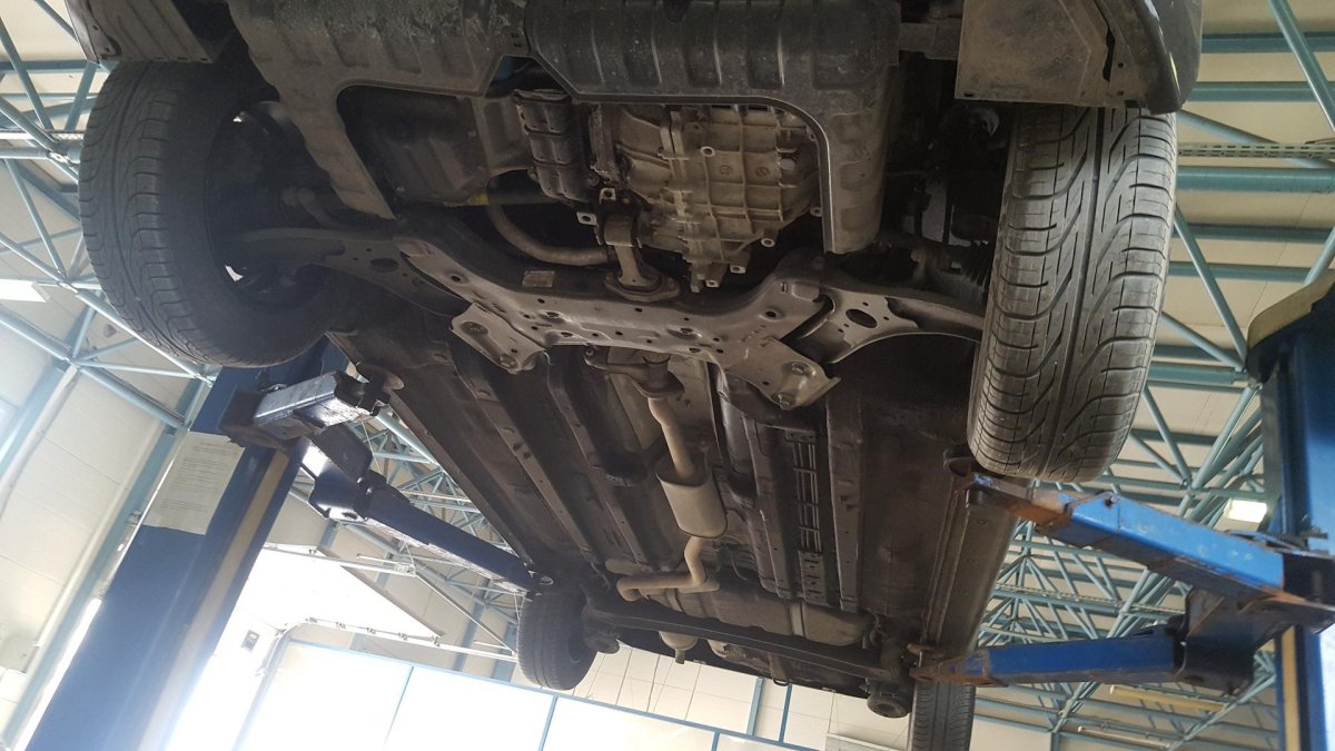 Kia Rio 2015 днище