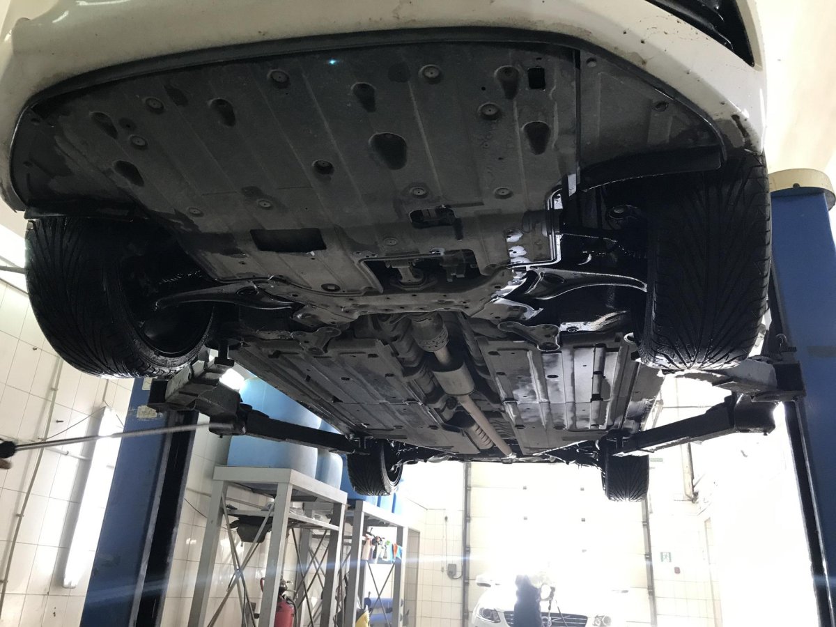 Hyundai Solaris 2012 днище