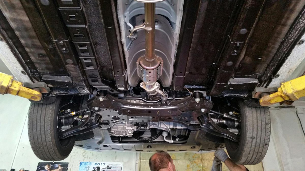 Kia Rio 2015 днище