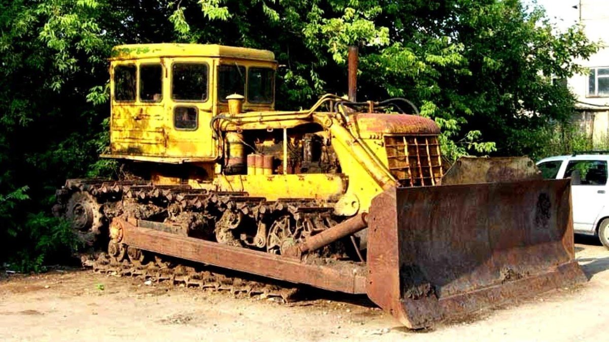 Т-180 трактор гусеничный