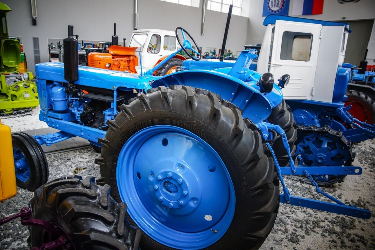 Трактор т 28х4м