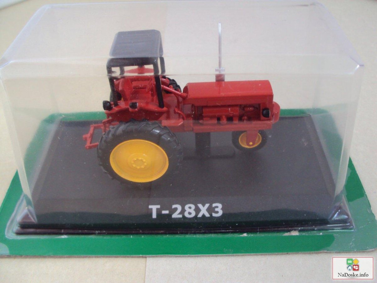 Модель тракторов на подставке