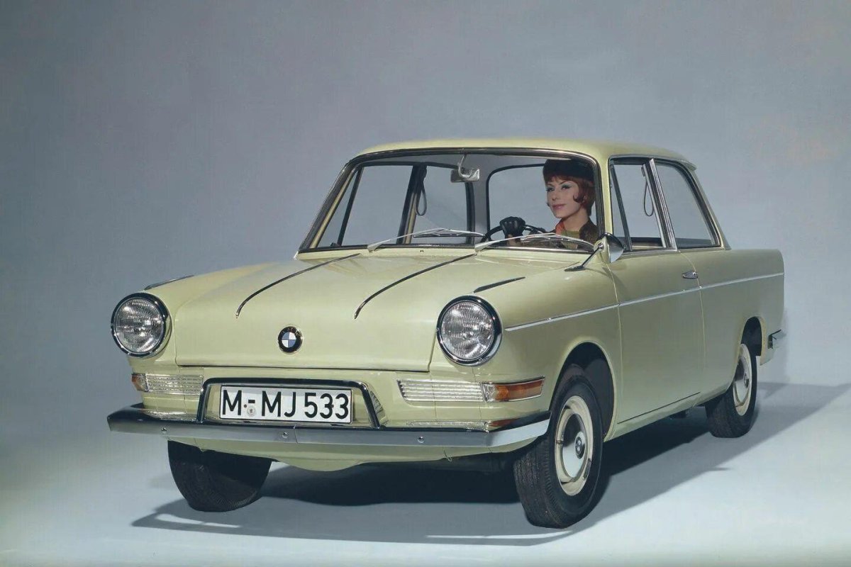 BMW 700