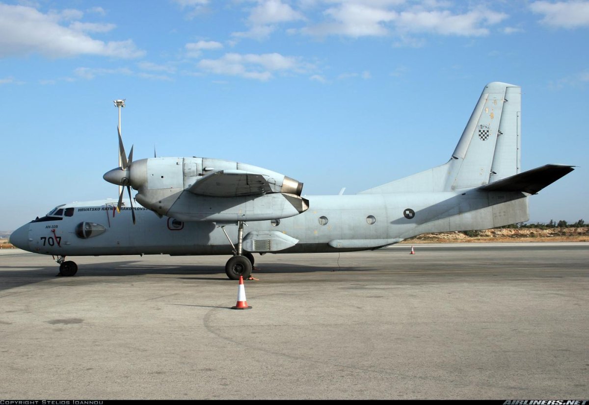 АН-32 военно-транспортный