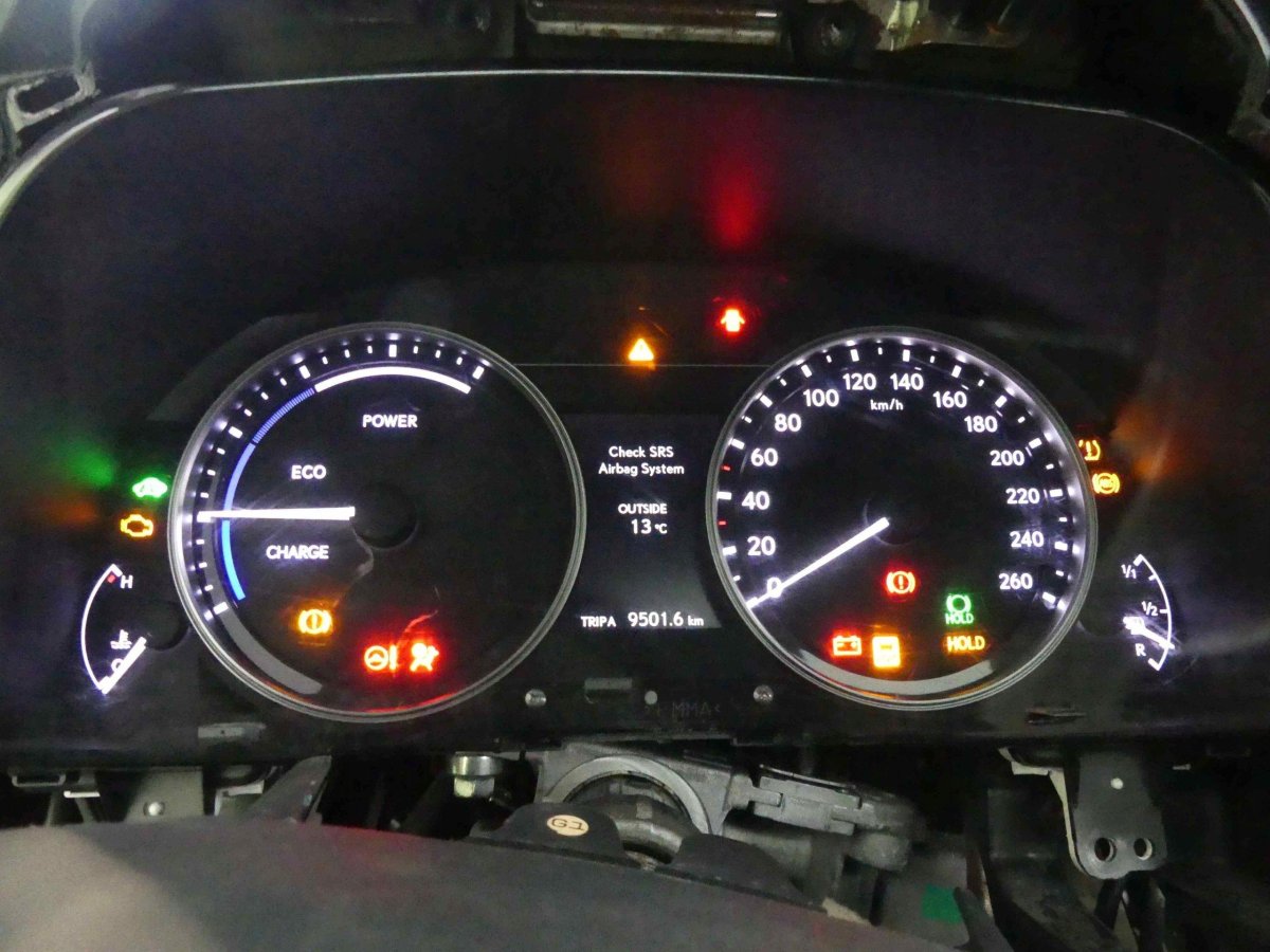 Панель приборов Lexus 450h