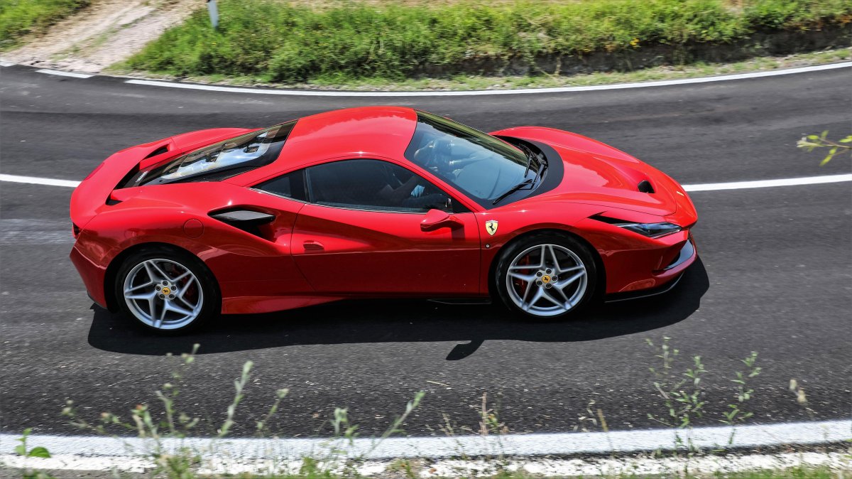 Феррари ф8 Спайдер