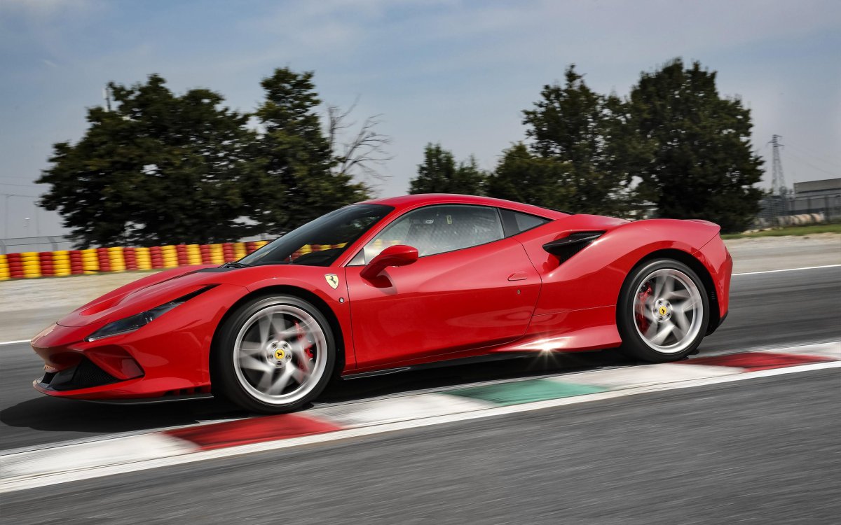 Феррари f8 2021