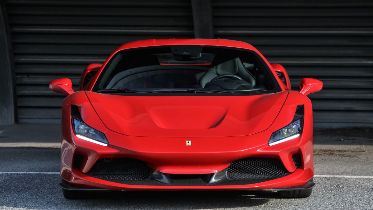 Феррари ф8 Трибуто