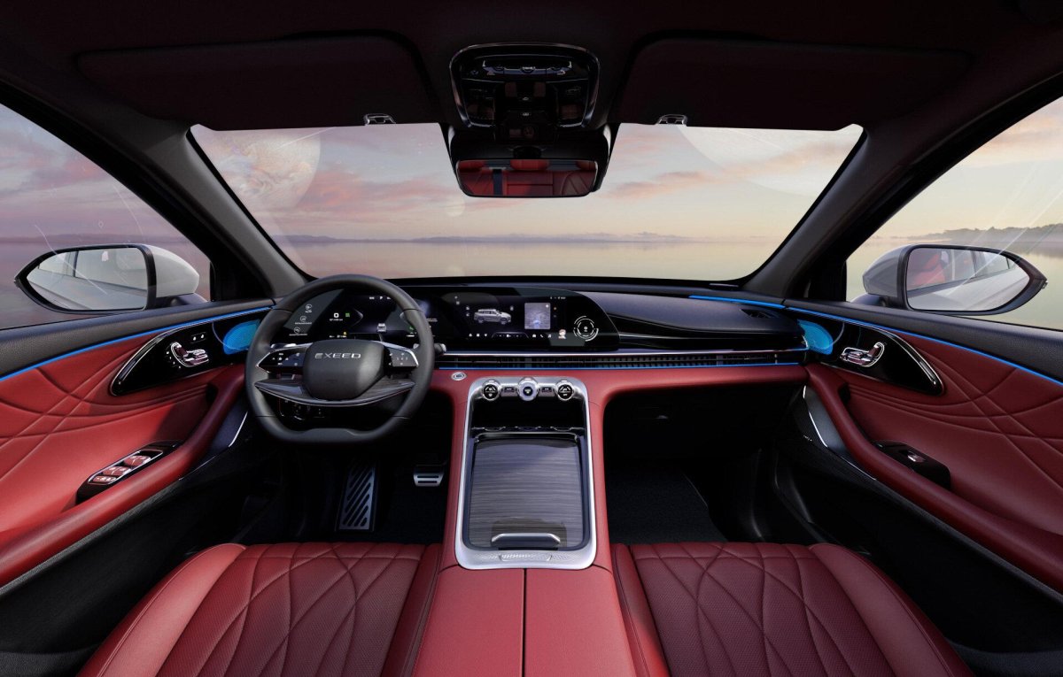 Exceed RX С бордовым салоном