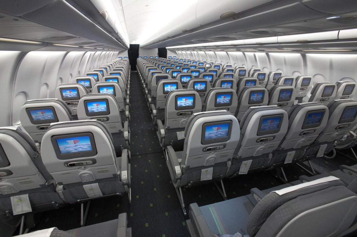 Egypt Air Airbus а330-300 салон