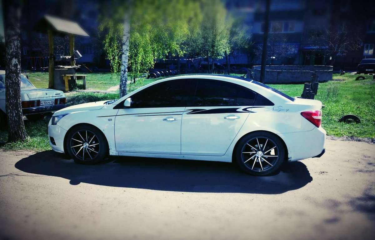 Chevrolet Cruze r17 Воссен