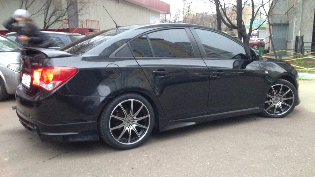 Шевроле Круз черный r18