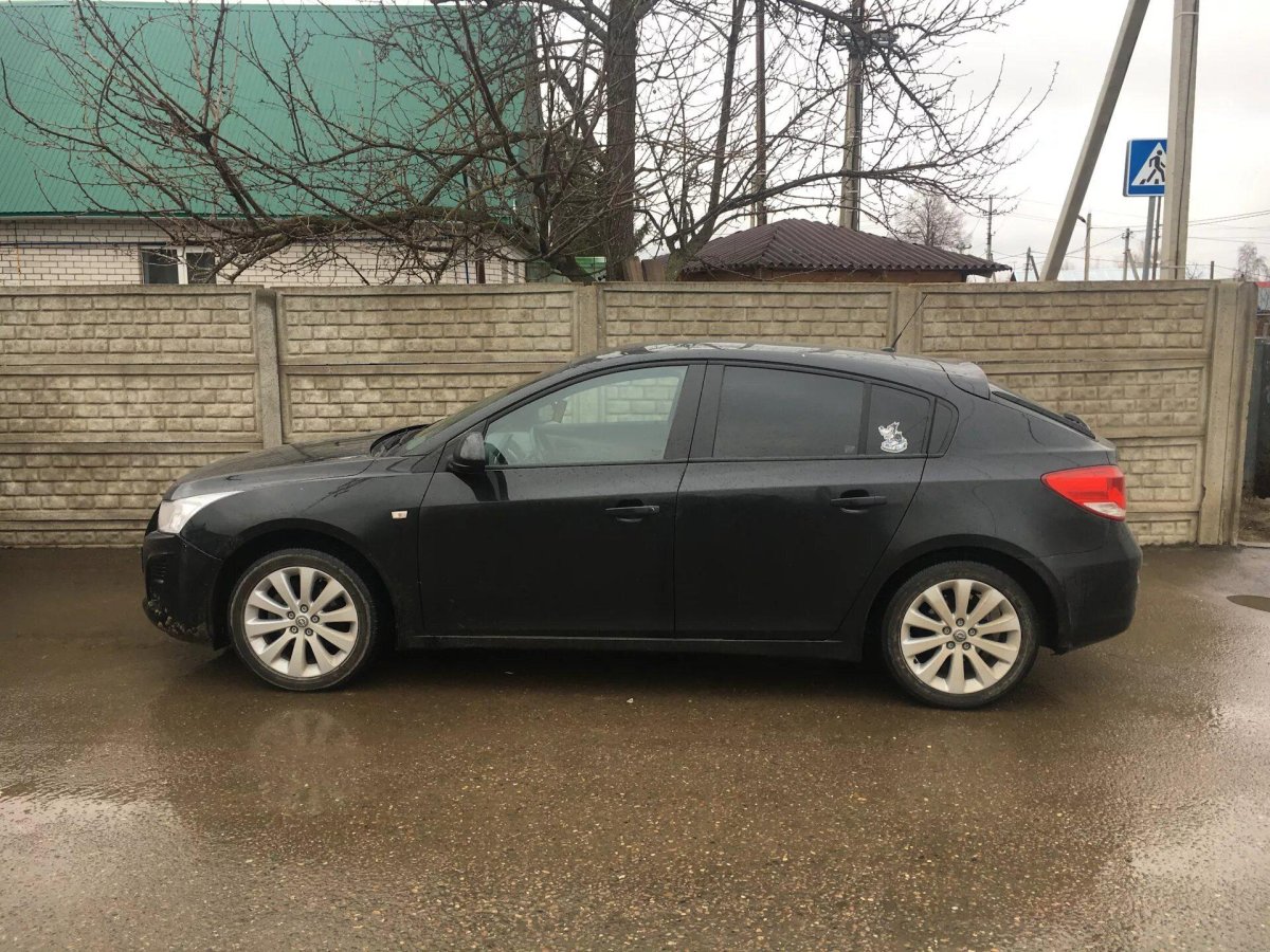 Шевроле Круз черный на 17 дисках