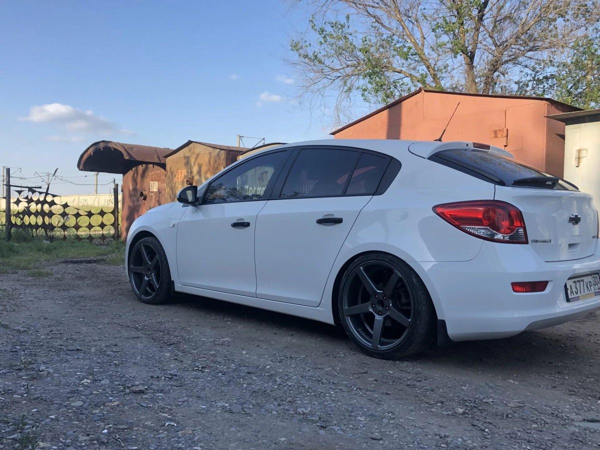 Chevrolet Cruze Hatchback r18