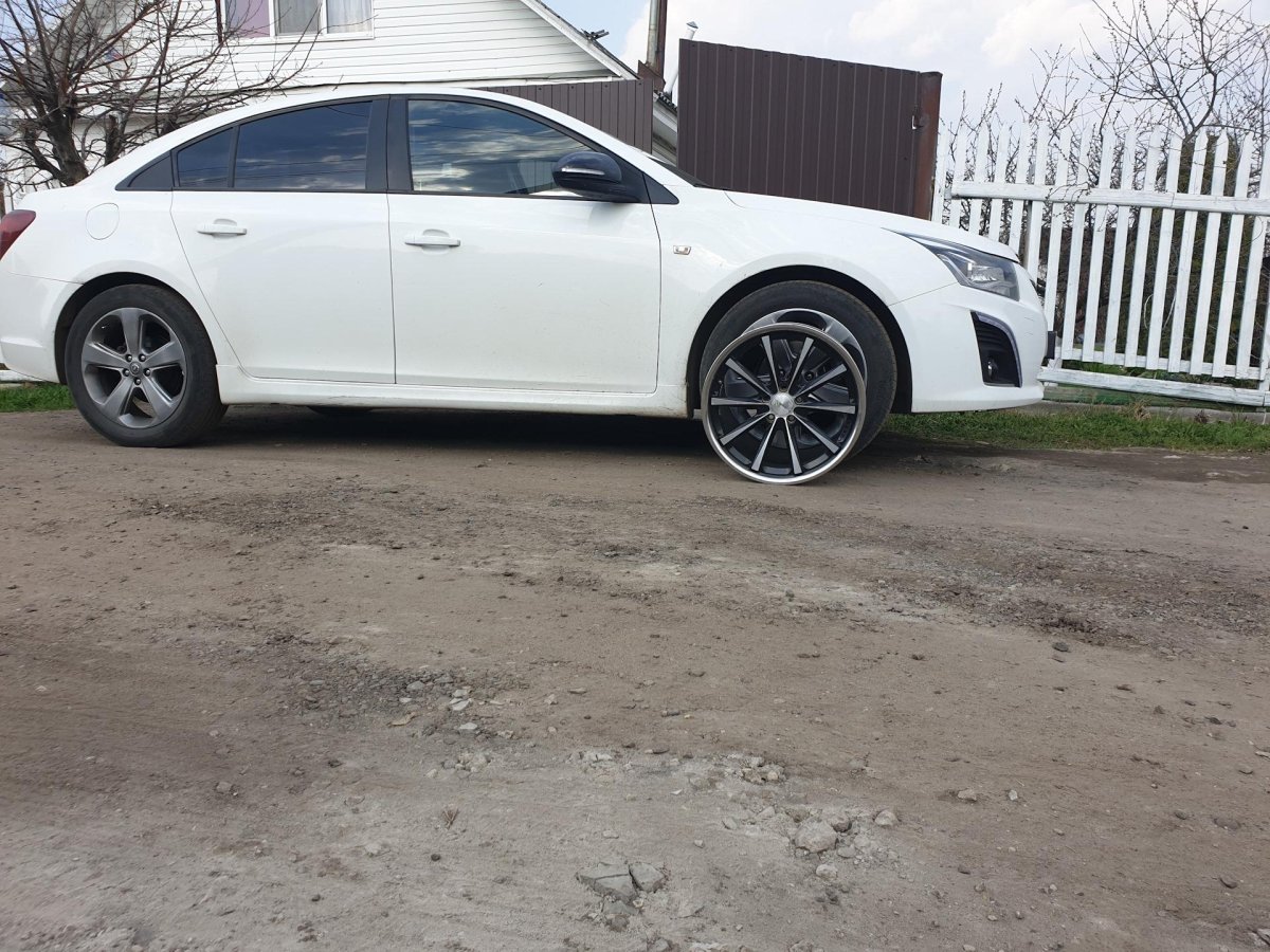 Шевроле Круз на 17 ВОССЕНАХ