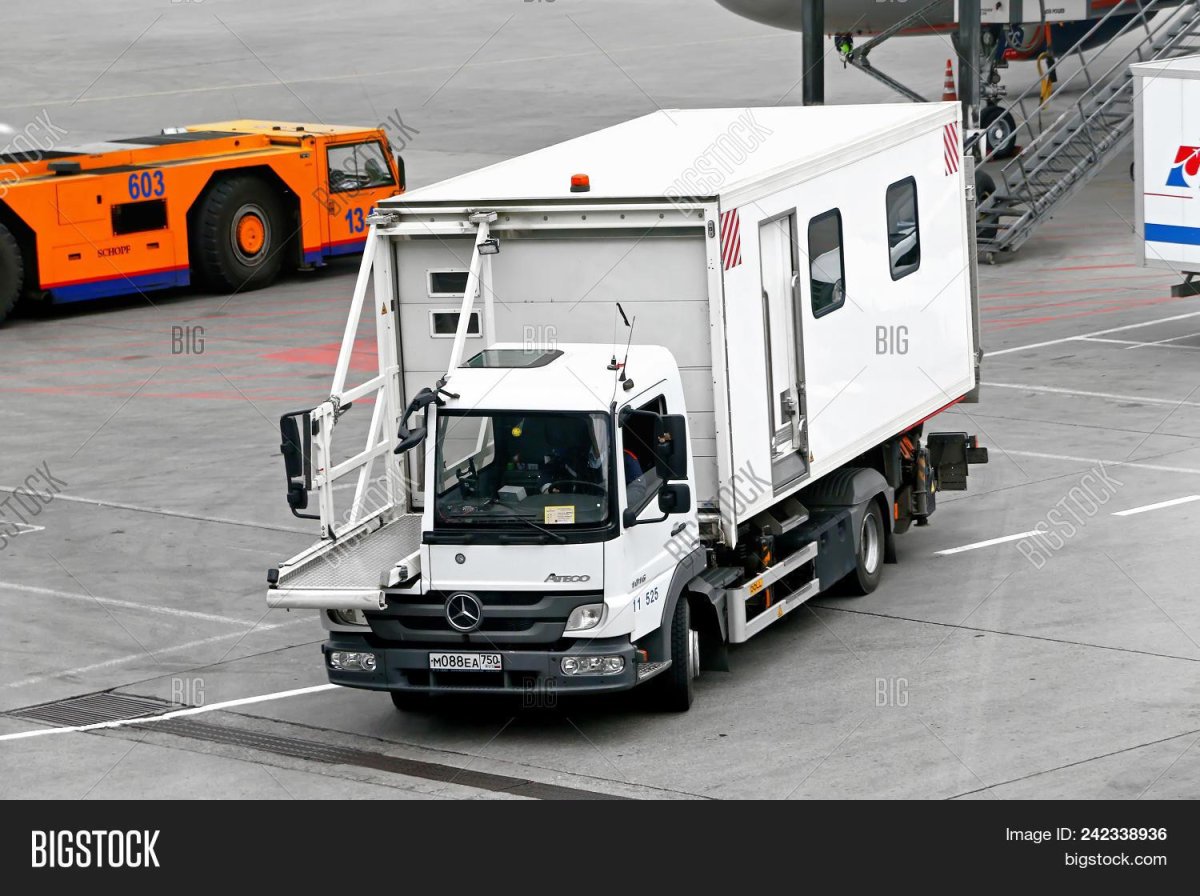 Автолифт Mercedes Atego