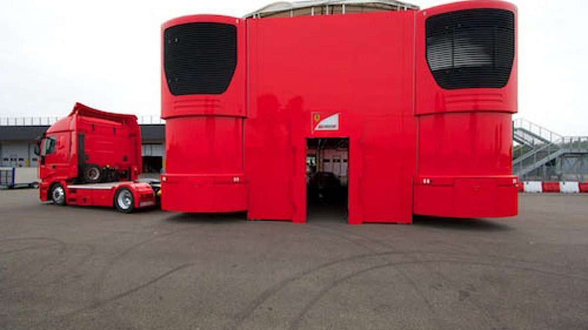 Феррари с прицепом