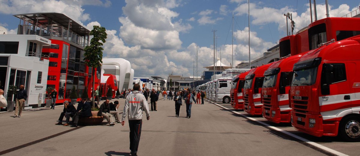 Формула 1 paddock