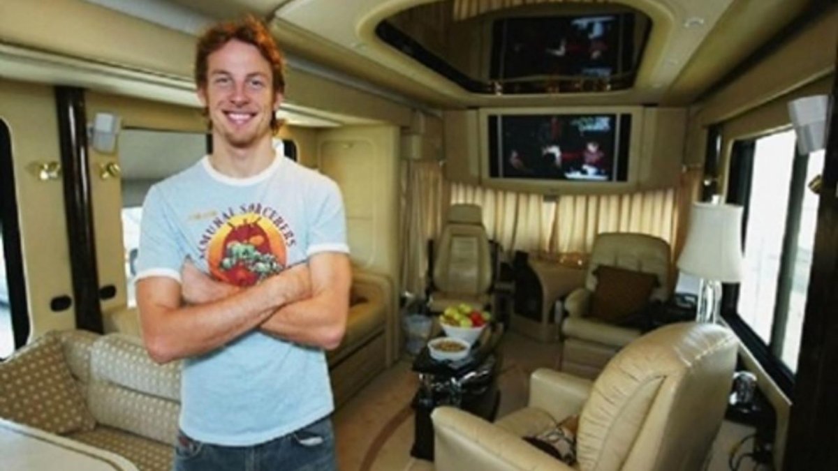 Автобус гонщик