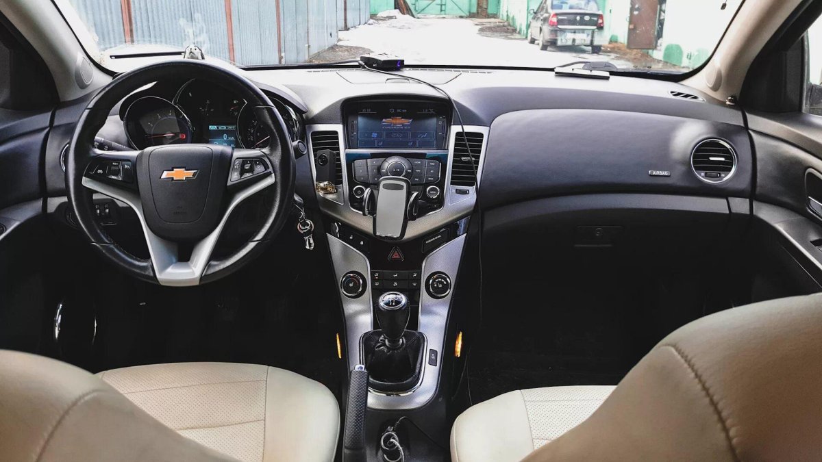 Chevrolet Cruze 2011 салон