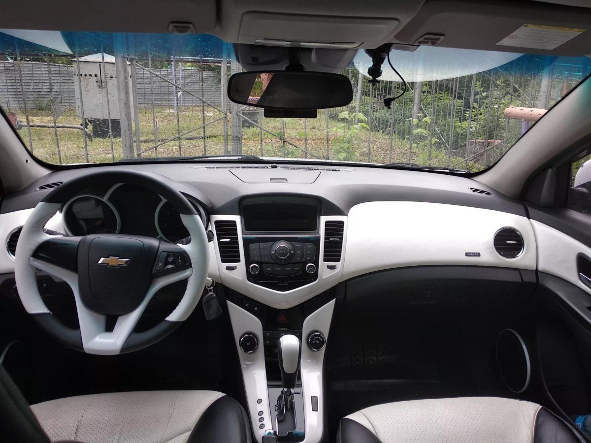 Chevrolet Cruze белый салон