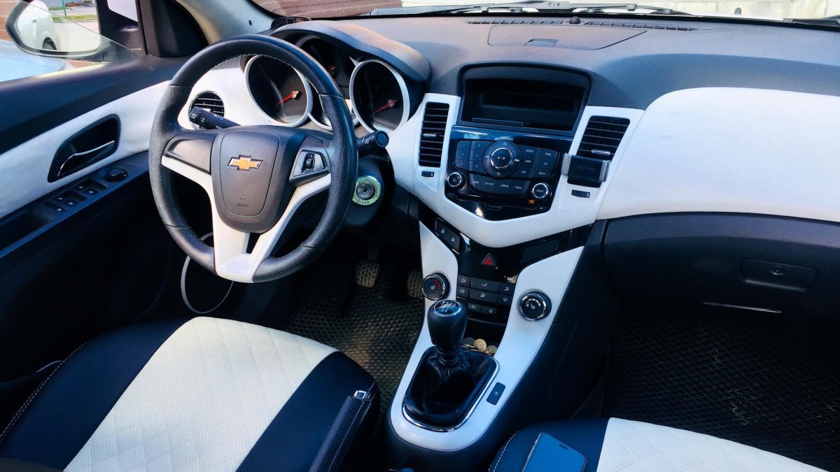 Chevrolet Cruze белый салон