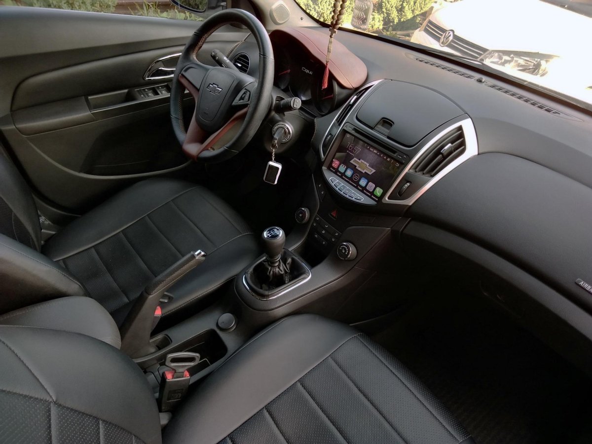 Chevrolet Cruze 2012 хэтчбек салон