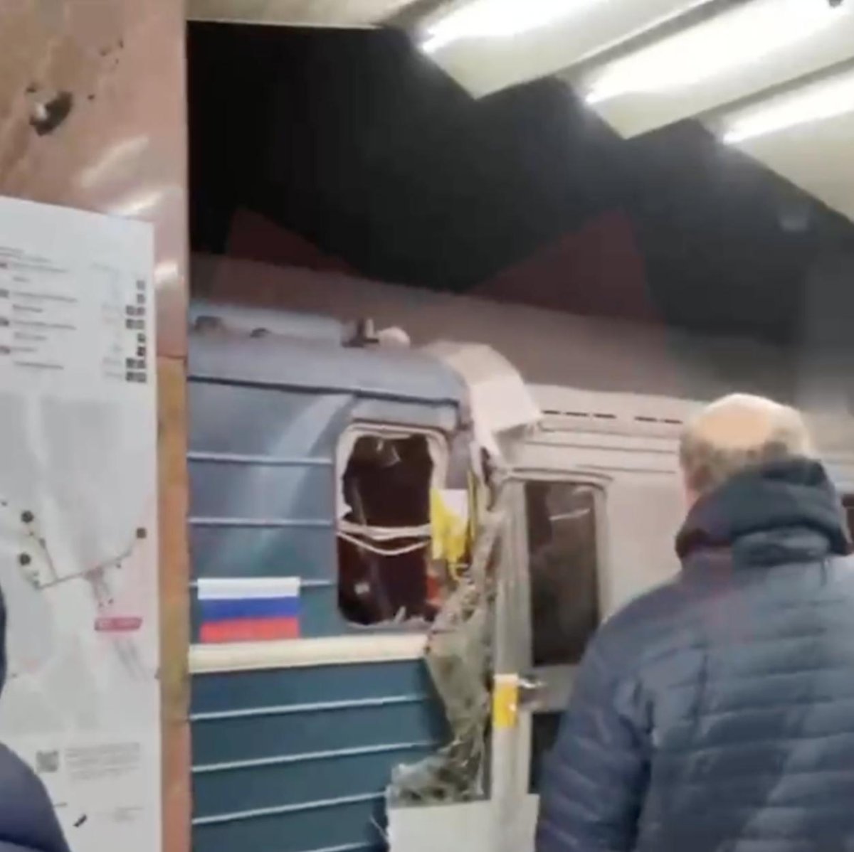 2 Поезда столкнулись в метро