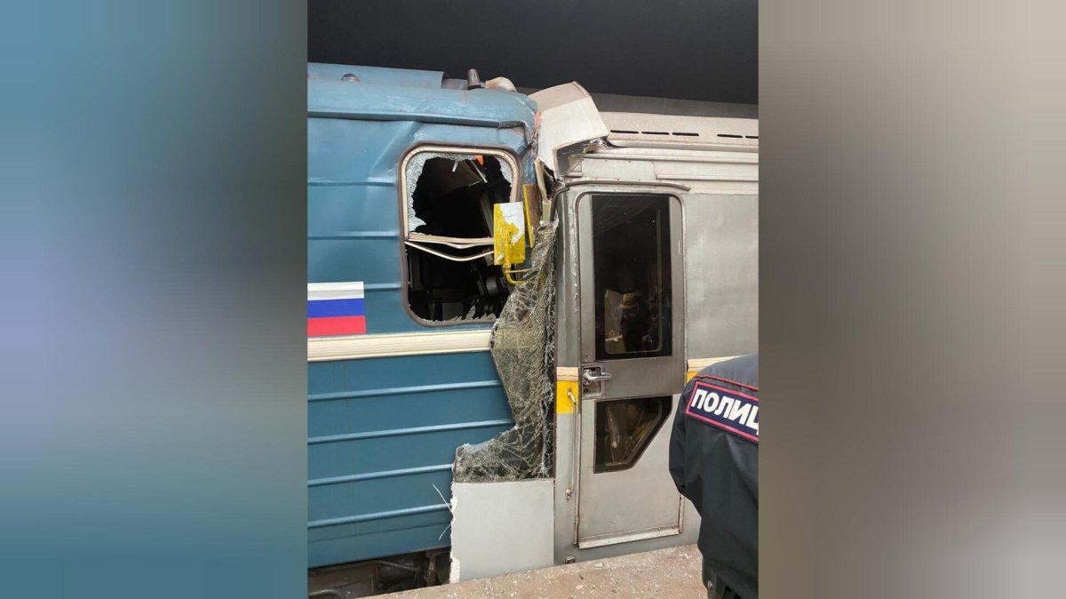 В метро столкнулись 2 поезда Москва