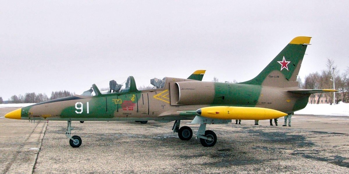 Самолëт l-39 Альбатрос