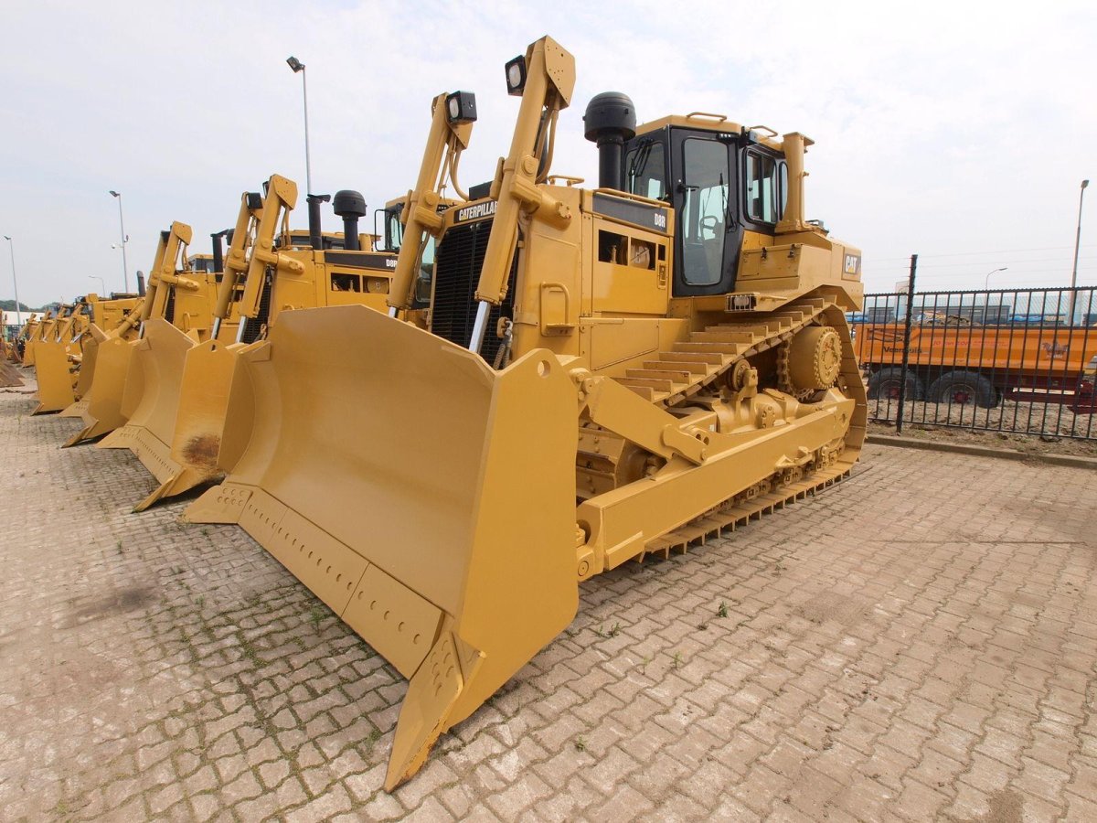 Бульдозер Cat d8r