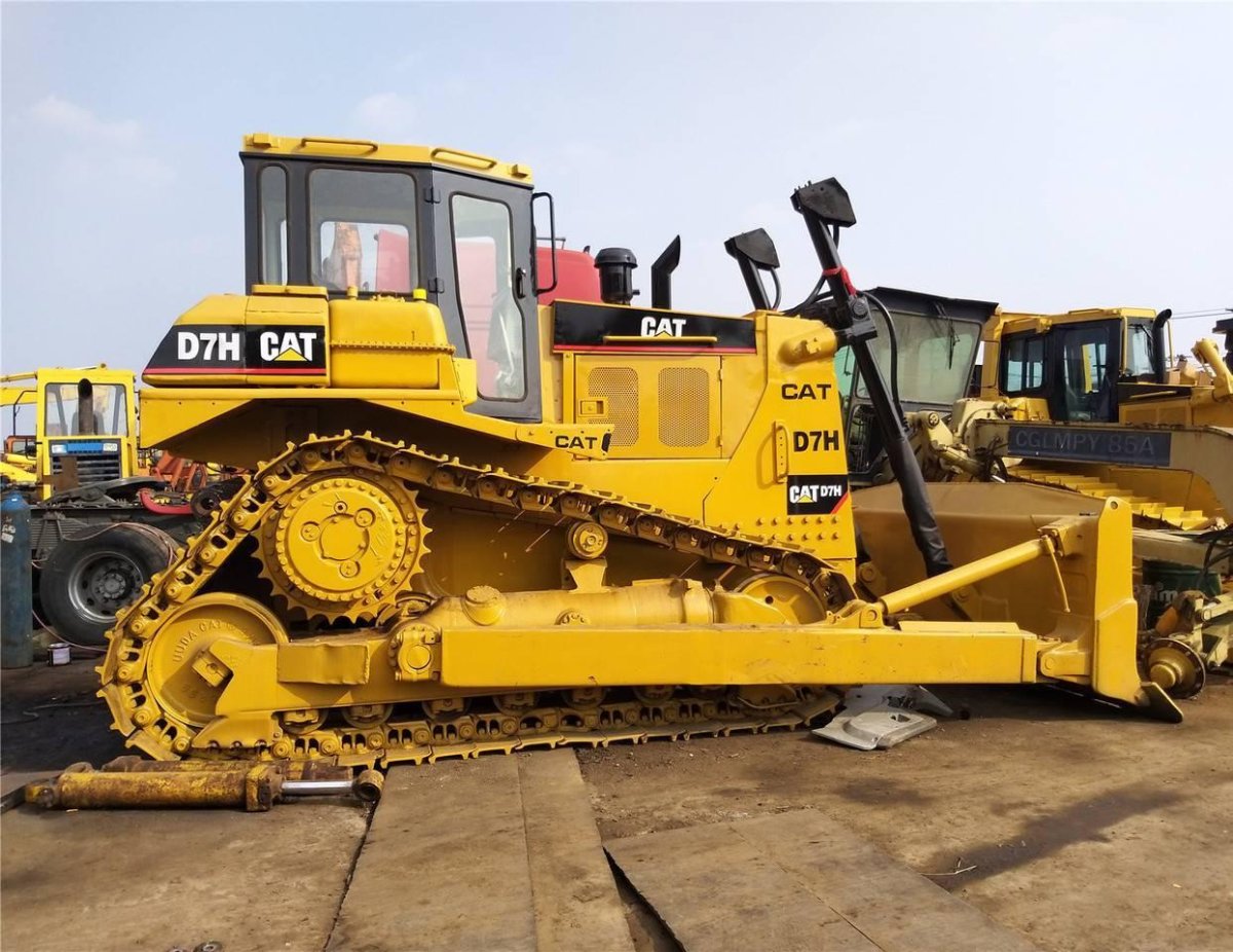 Катерпиллер бульдозер 8