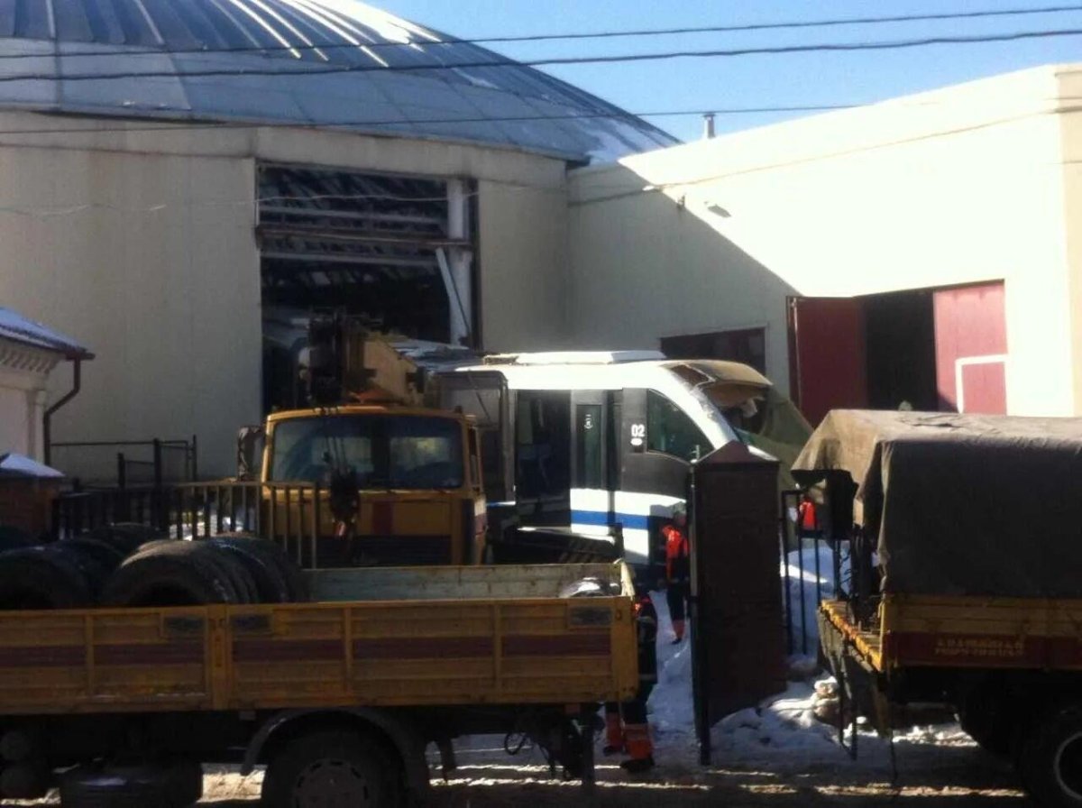 Поезд пробил стену депо Владыкино 1996