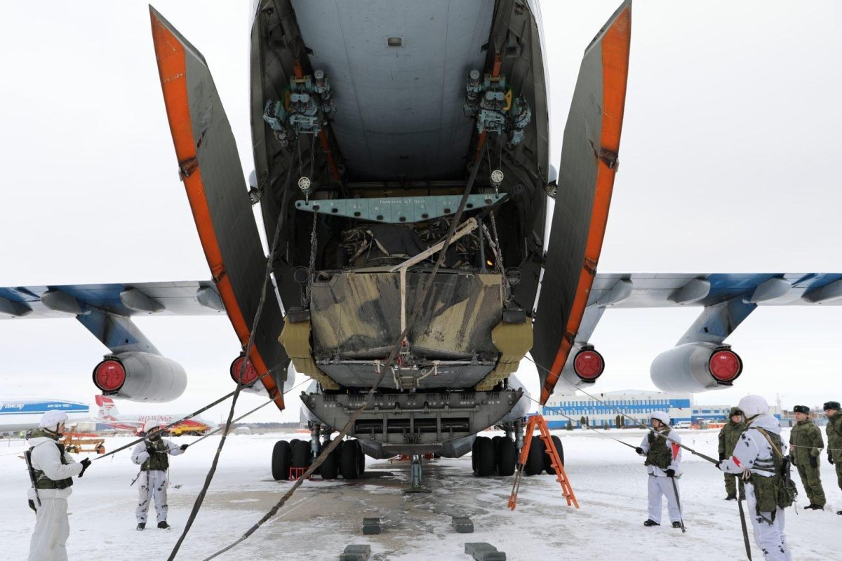 Ил-76 грузовой отсек