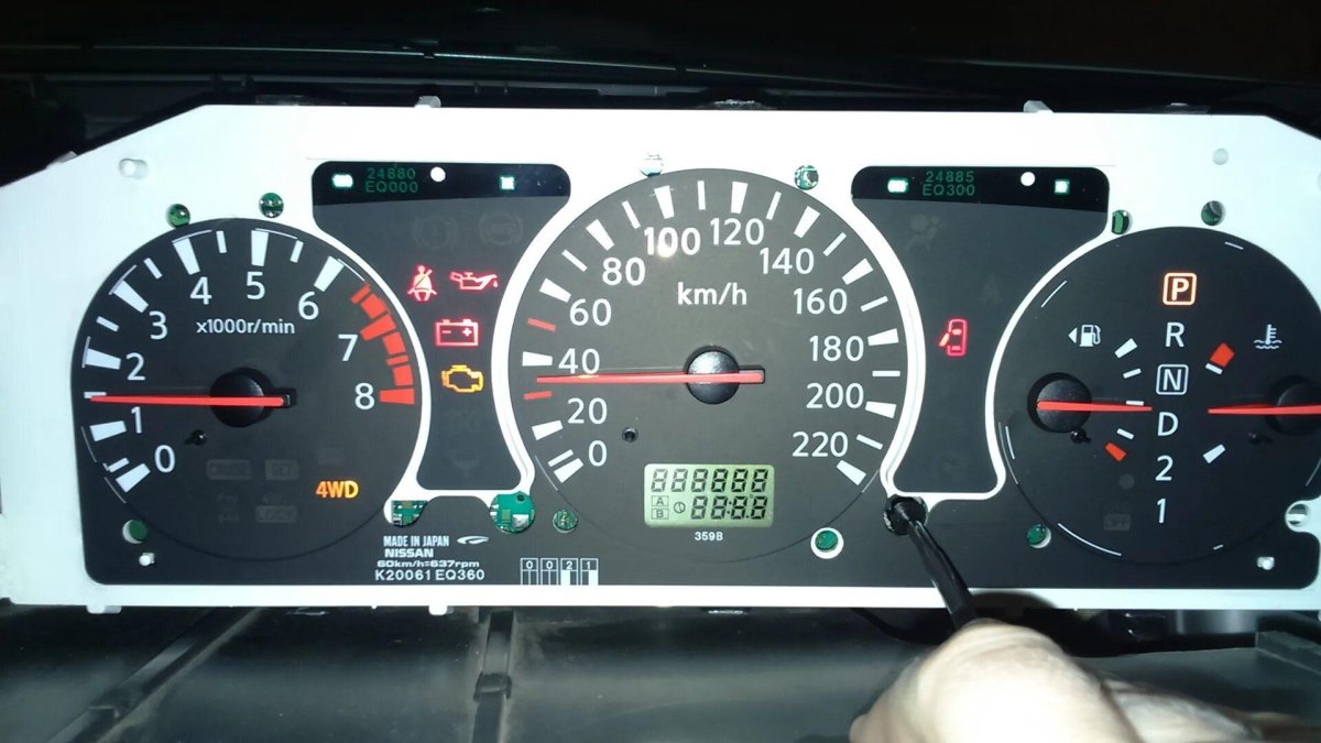 Nissan x-Trail t30 панель приборов